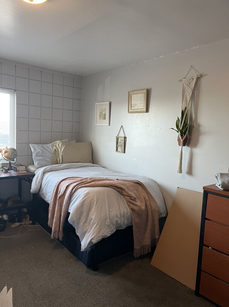 Female Shared Room For Rent-Liberty On Freedom