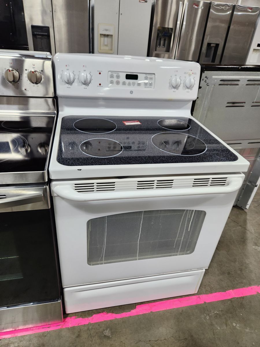 NICE WHITE GLASS TOP RANGE! WITH A FULL WARRANTY