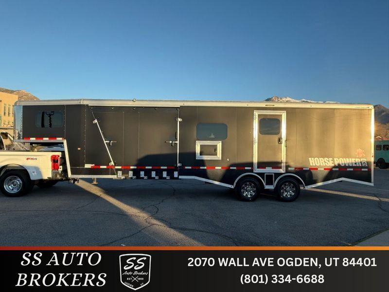 2017 Logan Coach Horspower 29 GN