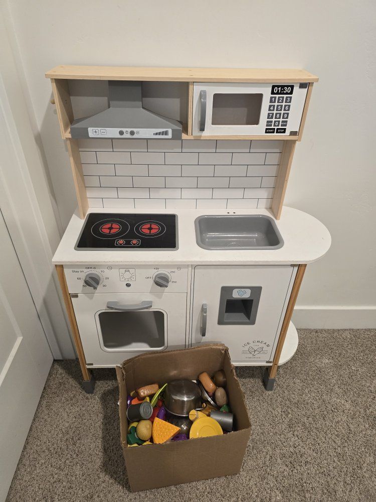 Play Kitchen with Sounds & Cookware & Play Food