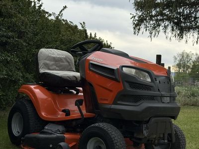 Husqvarna YTH22V46 Riding Lawn Mower