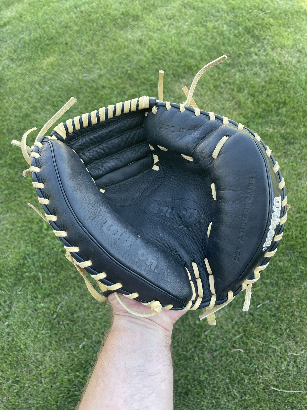 Wilson A1000 33 in. Baseball Catchers Glove