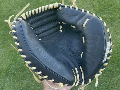 Wilson A1000 33 in. Baseball Catchers Glove