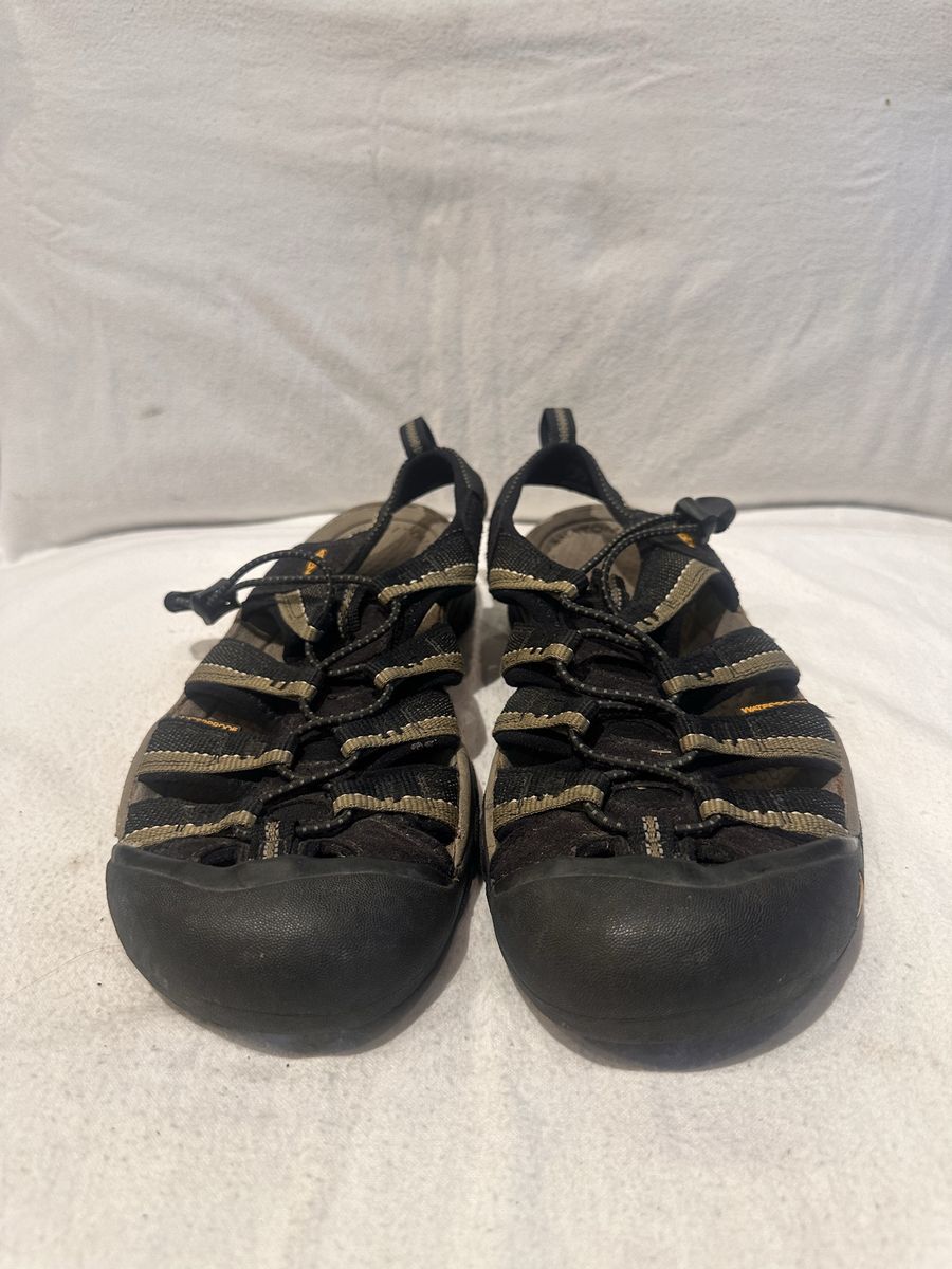 Keen men’s size 8.5 black/khaki stripe waterproof, hiking sandals