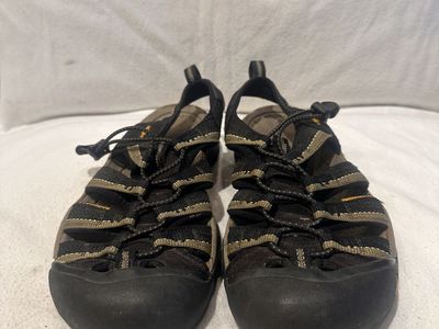 Keen men’s size 8.5 black/khaki stripe waterproof, hiking sandals