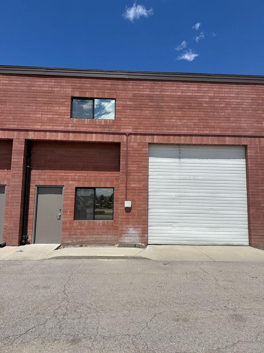 Sandy Warehouse Unit for Lease - 1,200 SF with Garage Door
