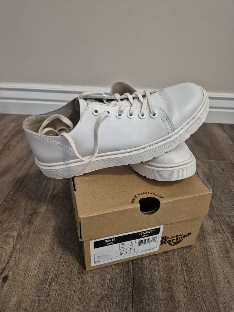 Dr. Martens white Dante shoes, unisex size 9W or 8M.  Marching band shoes or temple shoes!