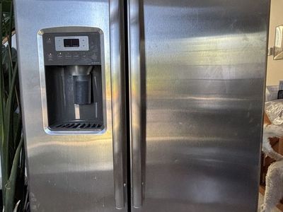 GE Adora refrigerator - works great