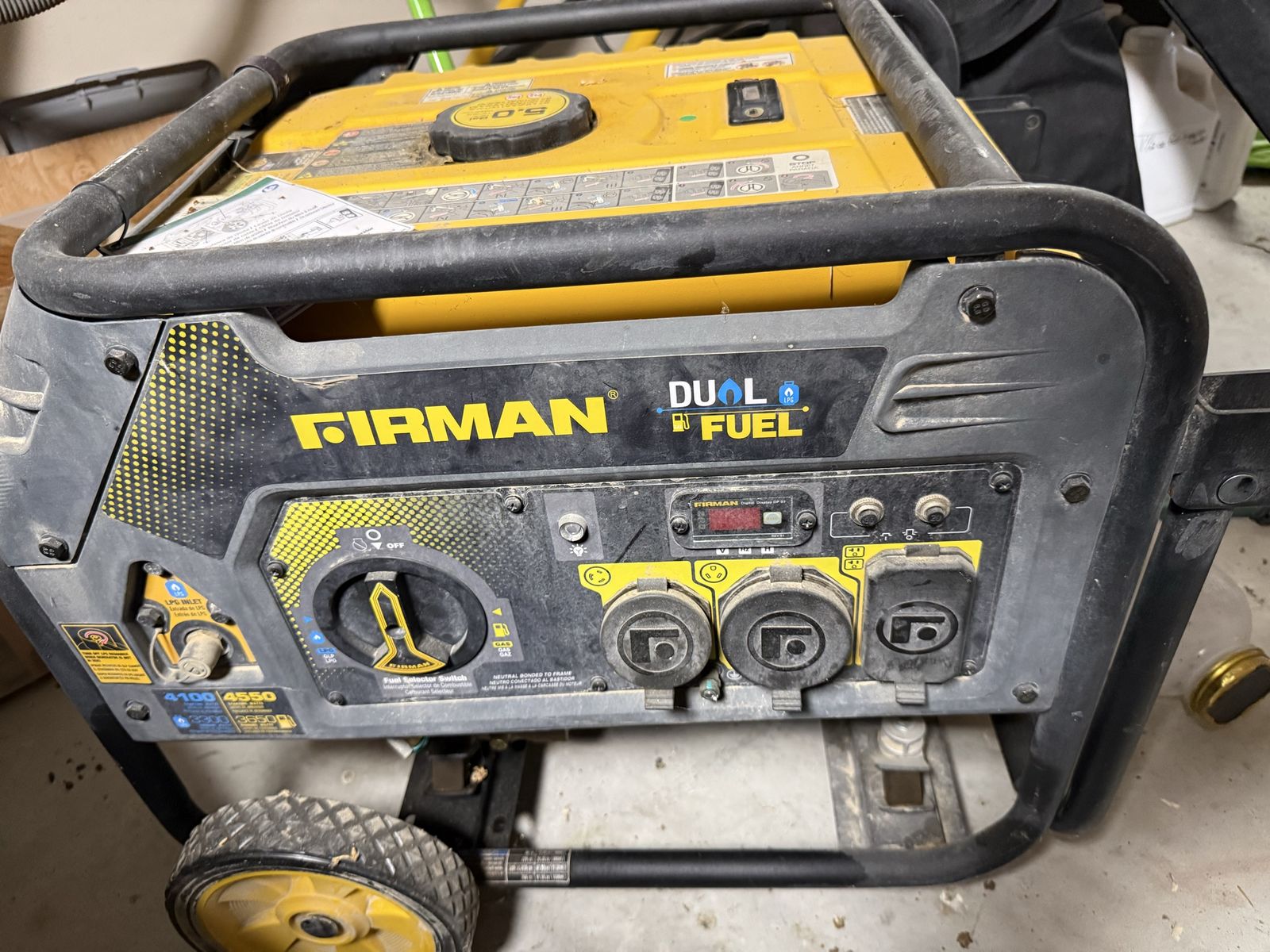 FIRMAN Dual Fuel Generator 4550W Peak, 3650W Running, Portable