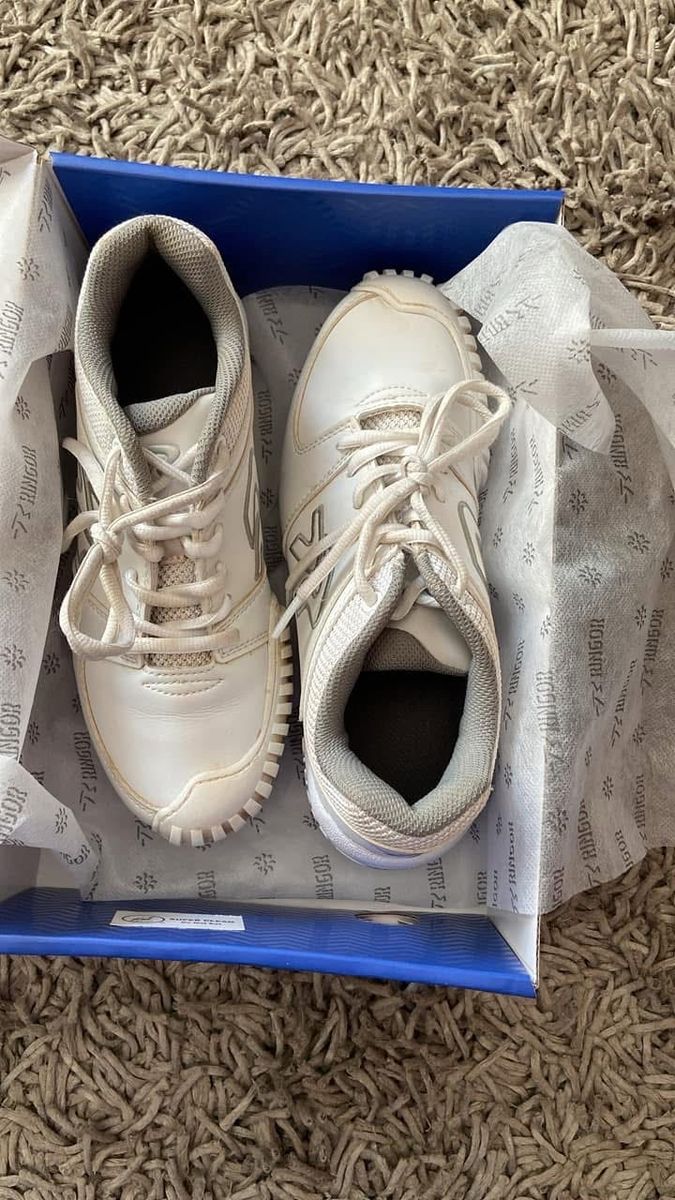 White Ringor Cleats w/ Pitching Toe 