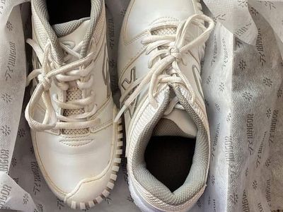White Ringor Cleats w/ Pitching Toe