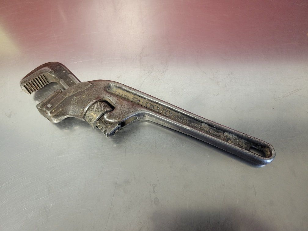 Pipe Wrench ~ RIGID E10