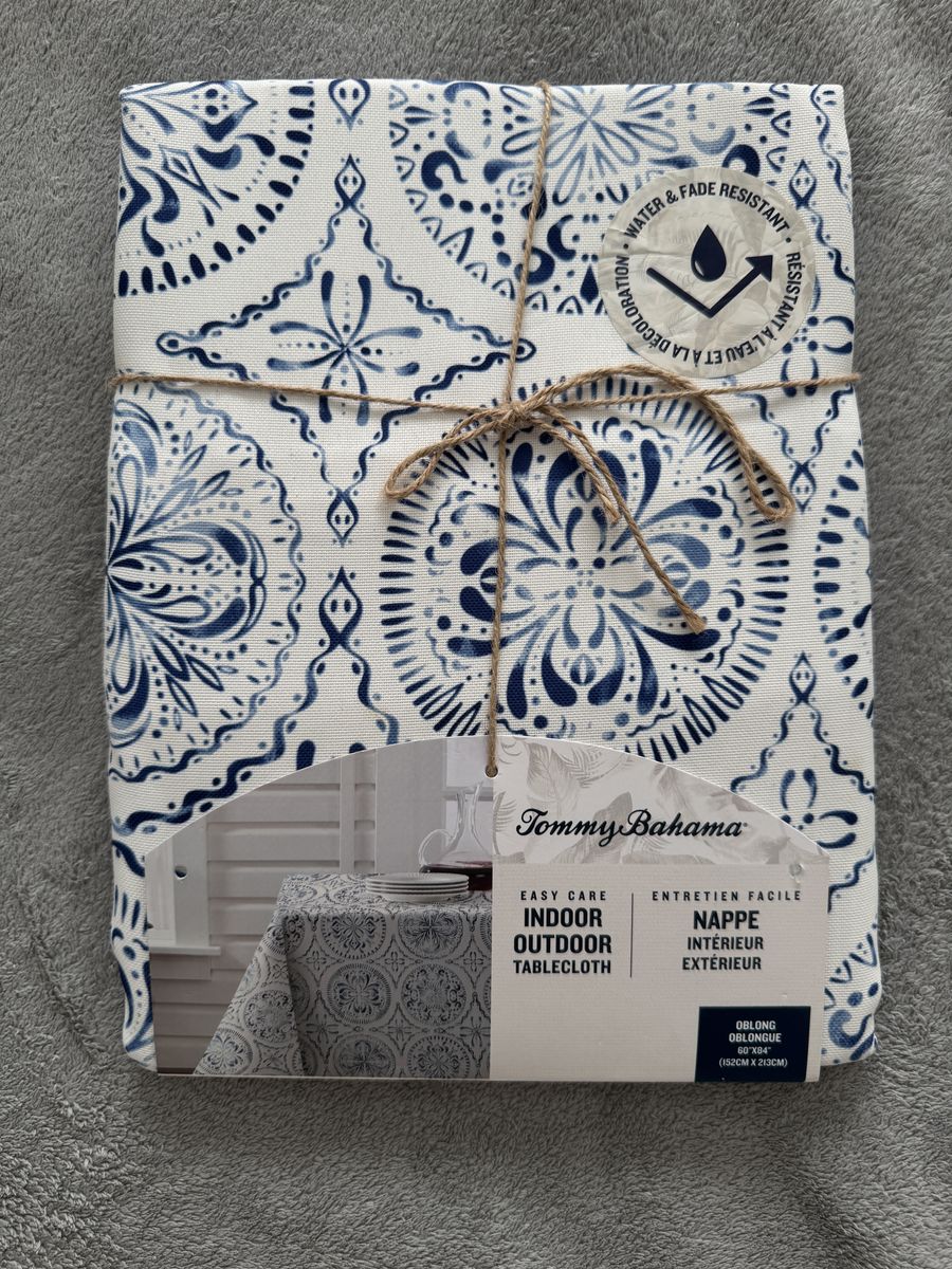 NWT Tommy Bahama Indoor/Outdoor Tablecloth - 60x84 - Beautiful Blue Tile Design