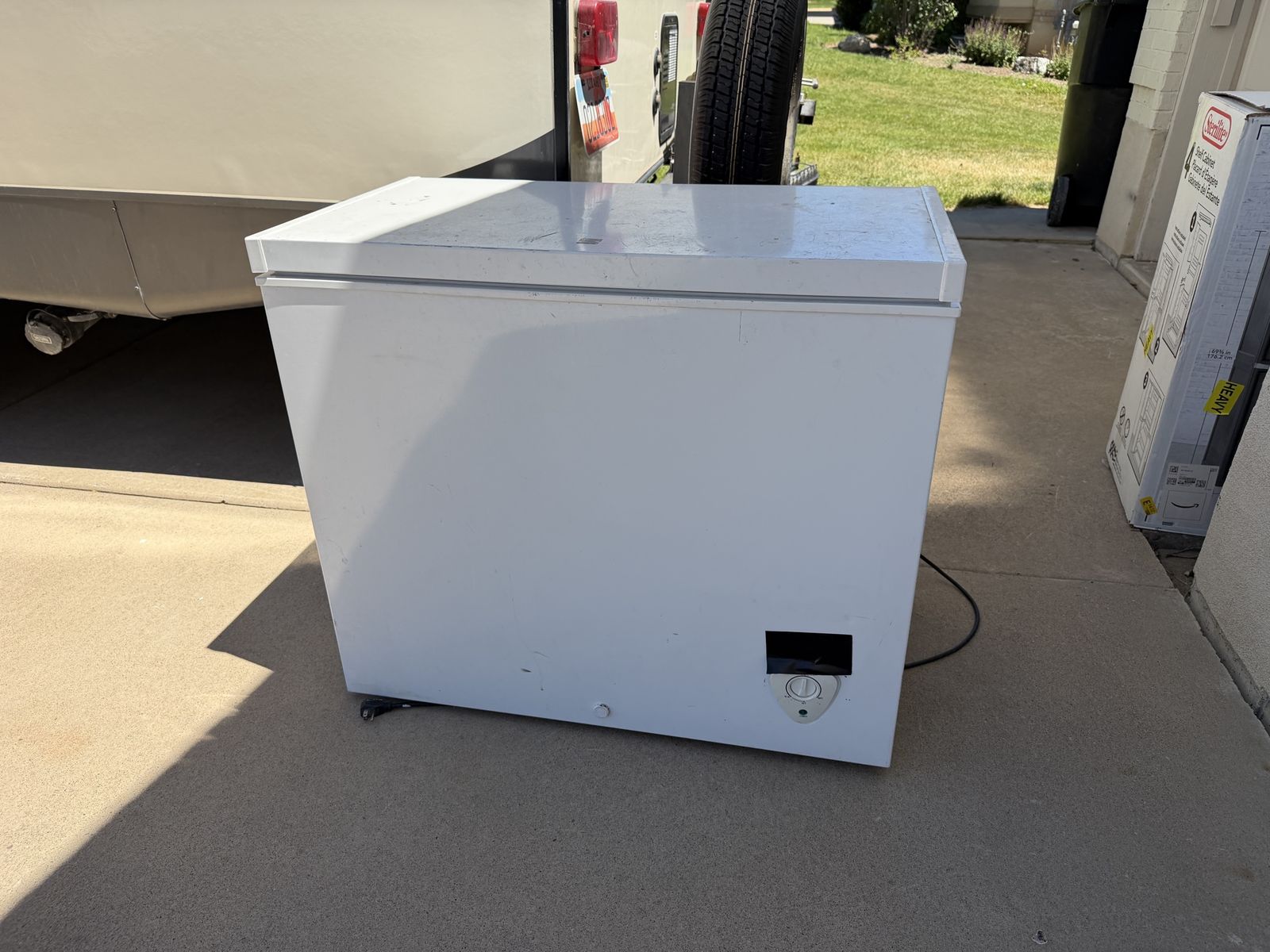 Free Chest Freezer - DOES NOT WORK WELL