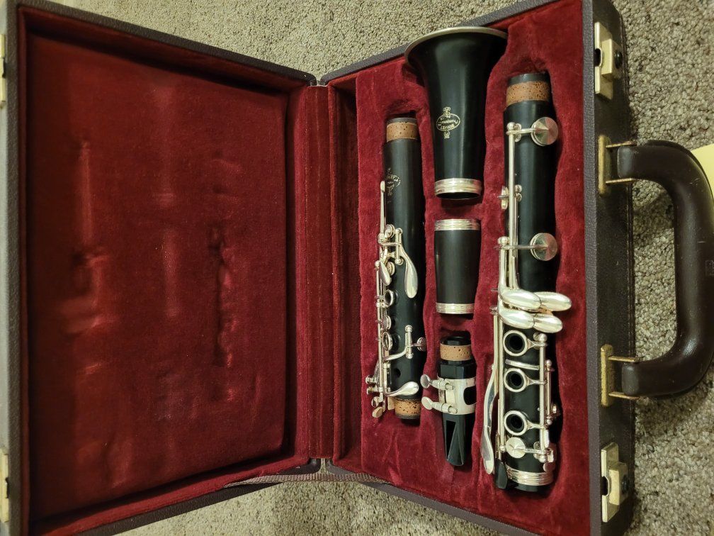 Buffet e11 Intermediate Wood Clarinet with Warrant