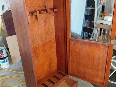 Locking Gun/ Rifle Cabinet $40.