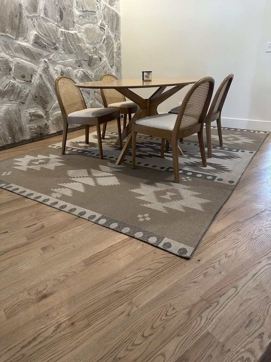 Aztec Area Rug 7.5x10 with rug pad