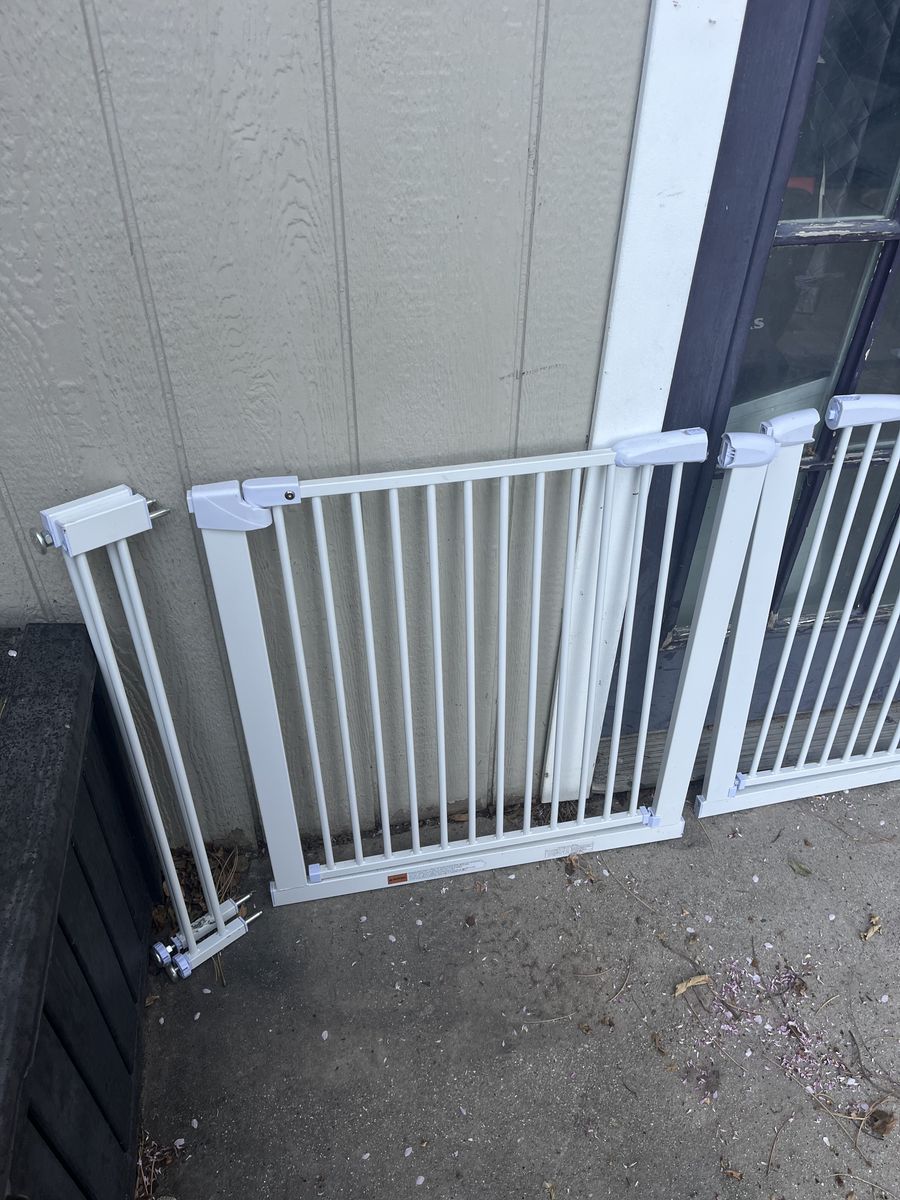 Dog/child Gates With Auto Close