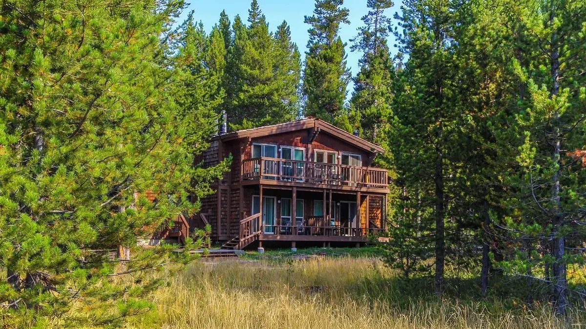 Timbers resort one week 2 bedroom full kitchen 2 bathrooms ,deck on the 9th hole golf course access to an amazing club house.