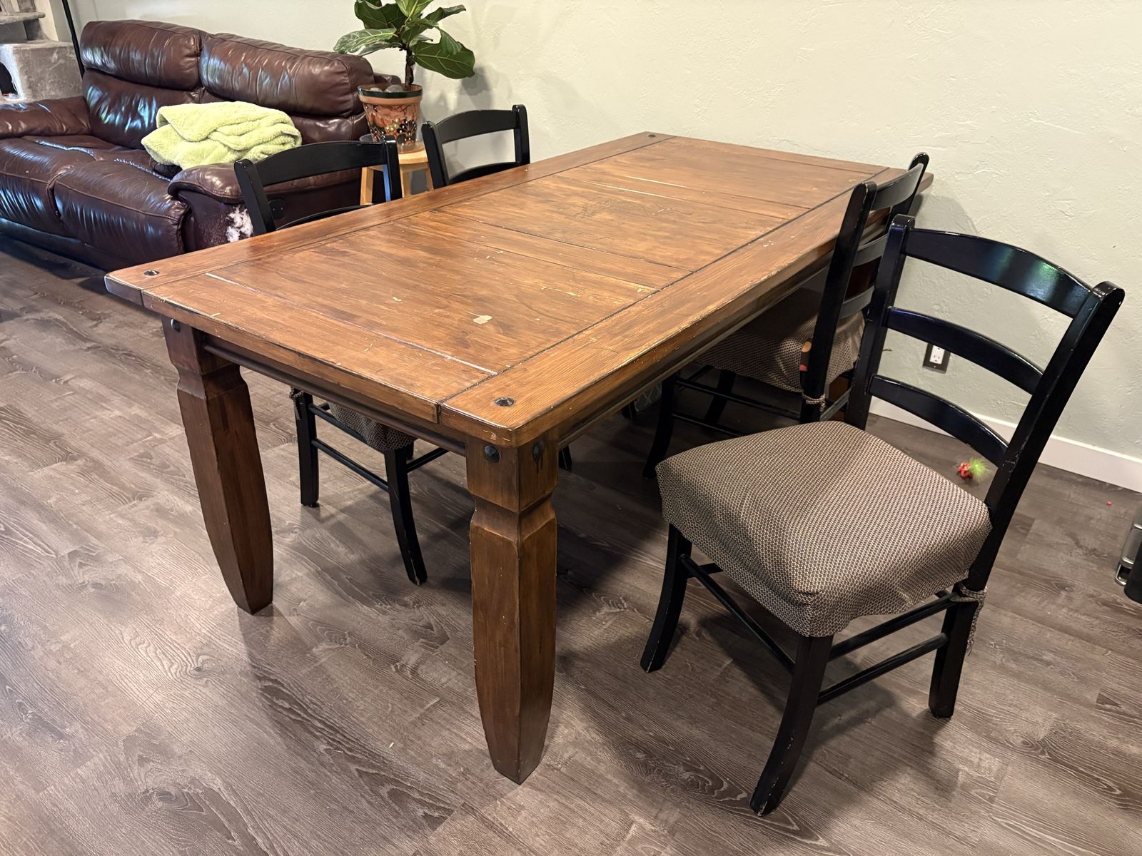 Dining table and 4 chairs