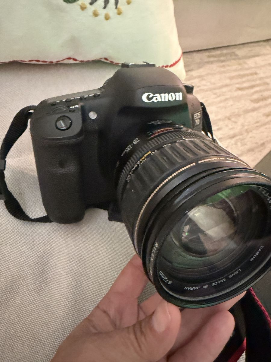 Canon EOS 7D DSLR Camera with EF 28-135mm f/3.5-5.6 IS USM Lens, Black