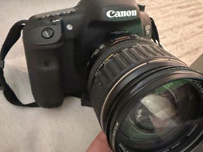 Canon EOS 7D DSLR Camera with EF 28-135mm f/3.5-5.6 IS USM Lens, Black