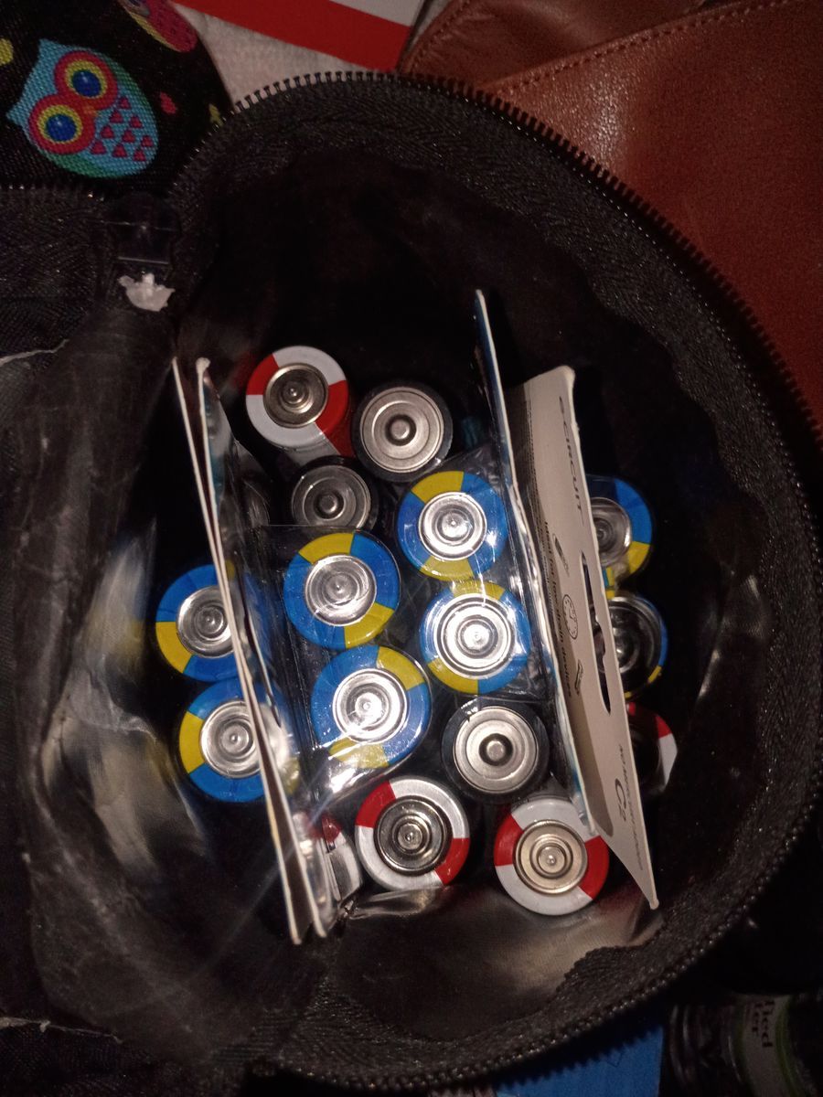 Bag of 13 C Batteries