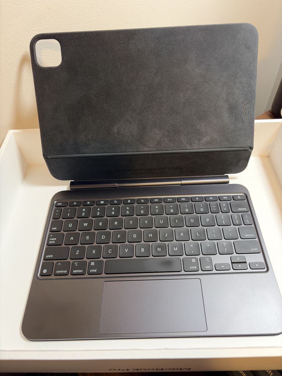 Ipad pro 11" Magic Keyboard Case And Others