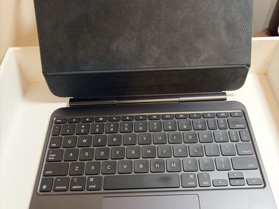 Ipad pro 11" Magic Keyboard Case And Others