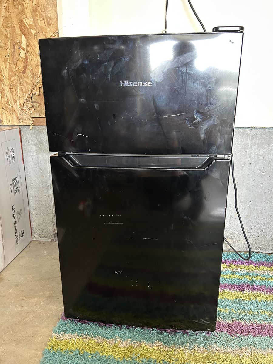 Hisense Mini Fridge 3.2 cu ft