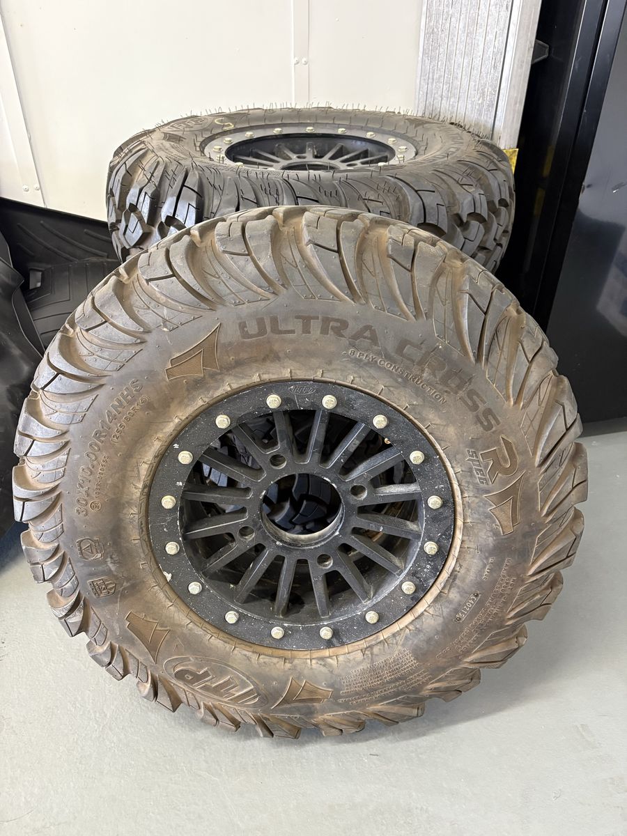 30” ITP UltraCross UTV tires on true dual bead lock wheels RZR