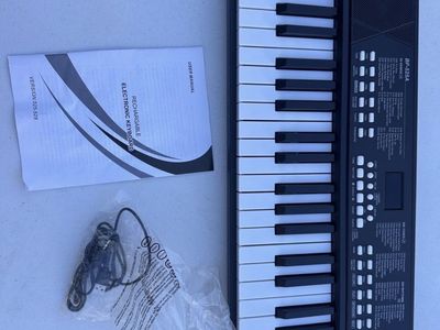 New Piano Keyboard for Beginners, 37 Keys Built-in 1200mA Rechargeable Battery Electronic Piano