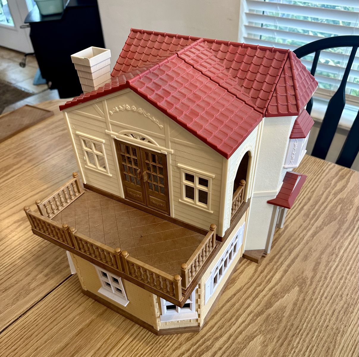 Calico Critters Red Roof Cozy Cottage, Dollhouse Playset with Figure, Furniture and Accessories