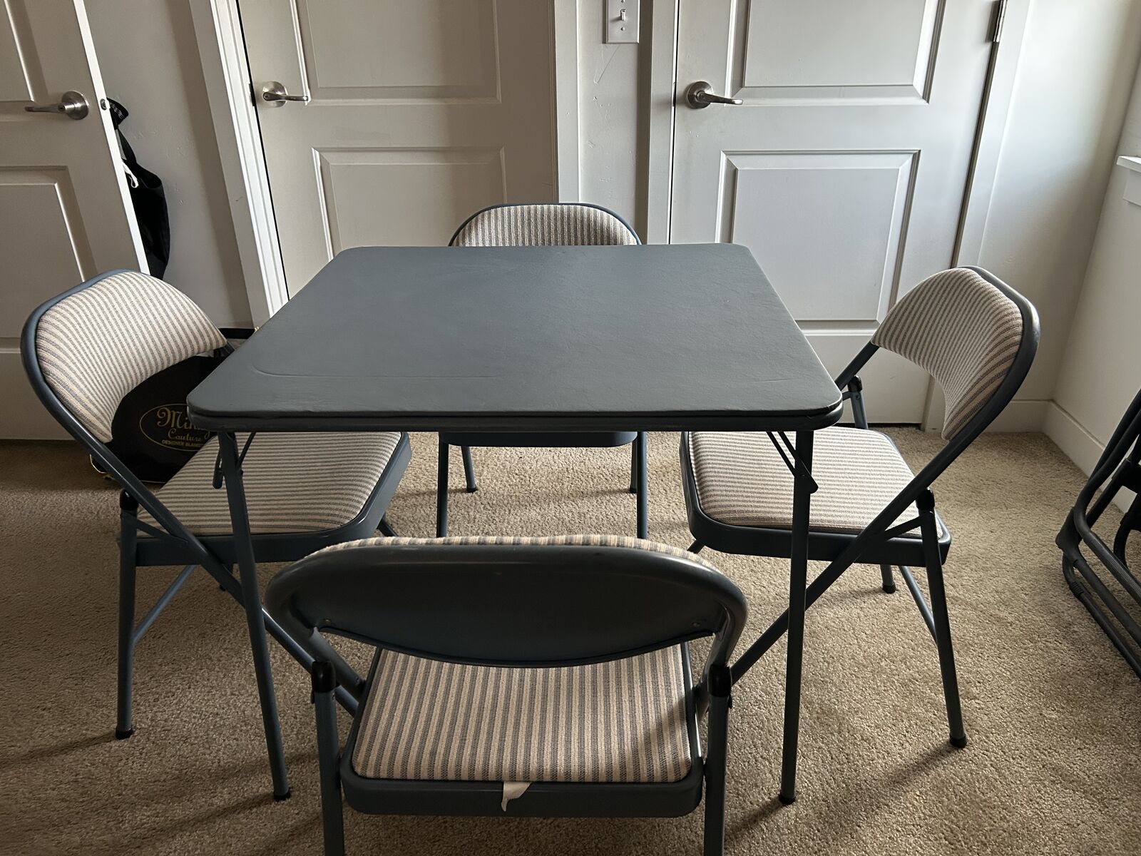 Like New Table Set With Chairs