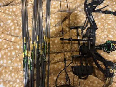 Bear Cruzer G3 Compound Bow Camo Right Handed Archery Set with Arrows