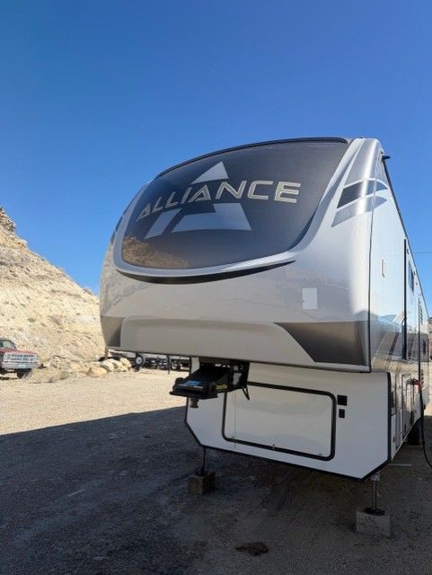 2021 alliance 5th wheel camper