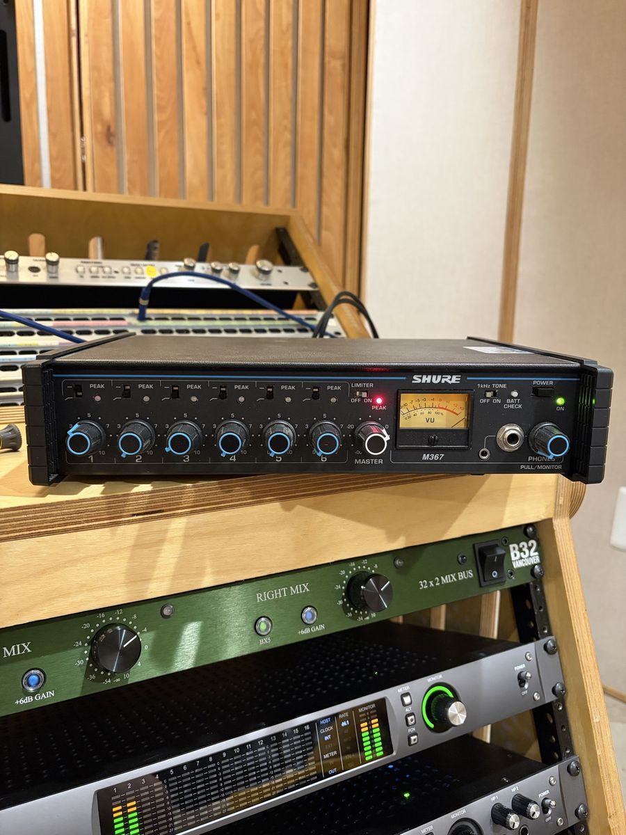 Shure M367 6-Channel Portable Microphone Mixer