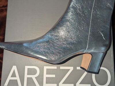 Size 7.5 Arezzo silver leather heeled bootie