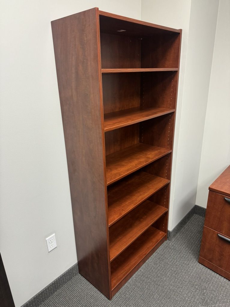SolId Wood Bookshelf (Great Condition)