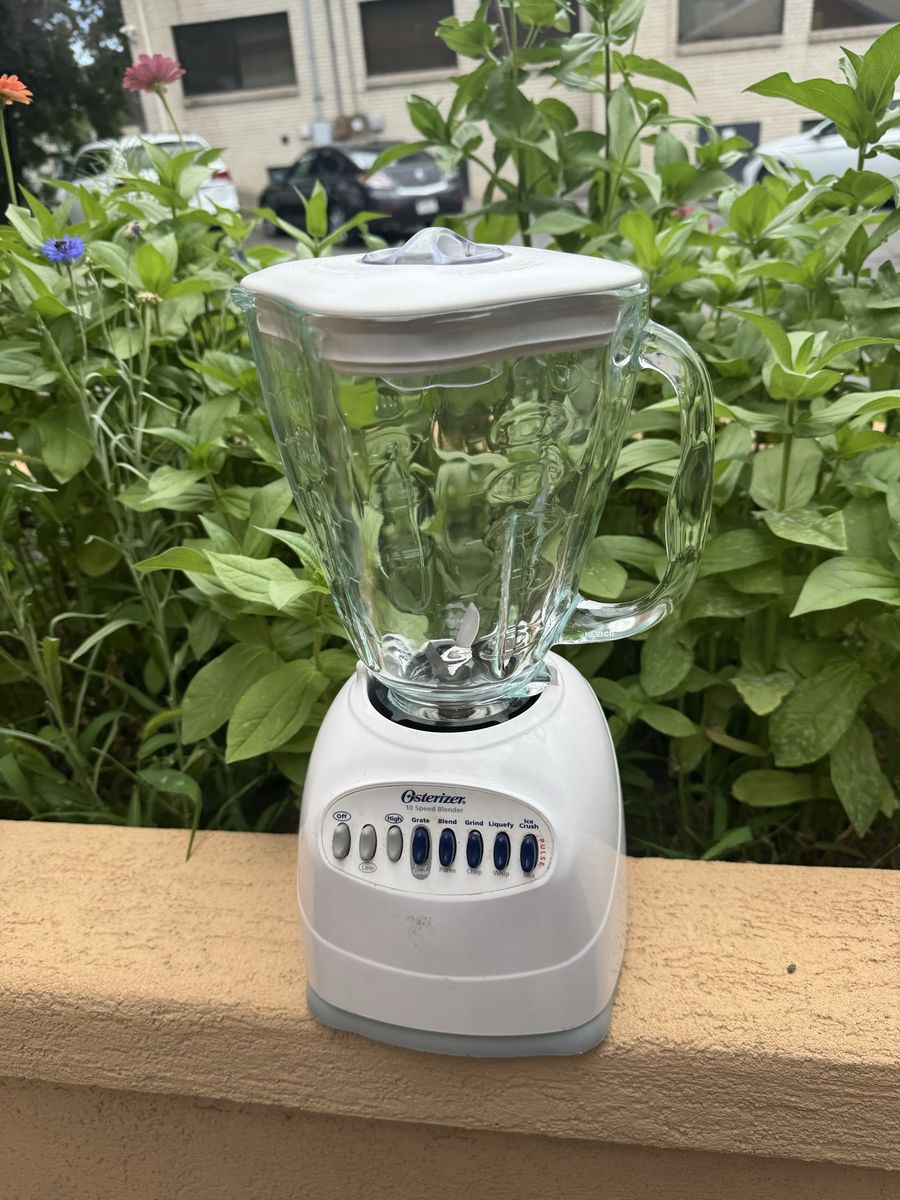 Osterizer 10 speed glass blender
