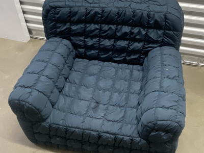 NEW Mainstays Kids Compressed Puffy Chair, Blue