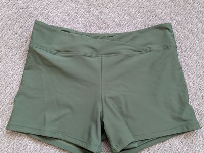 Yonique Womens V Cross Swim Shorts Tummy Control Bottoms, size M