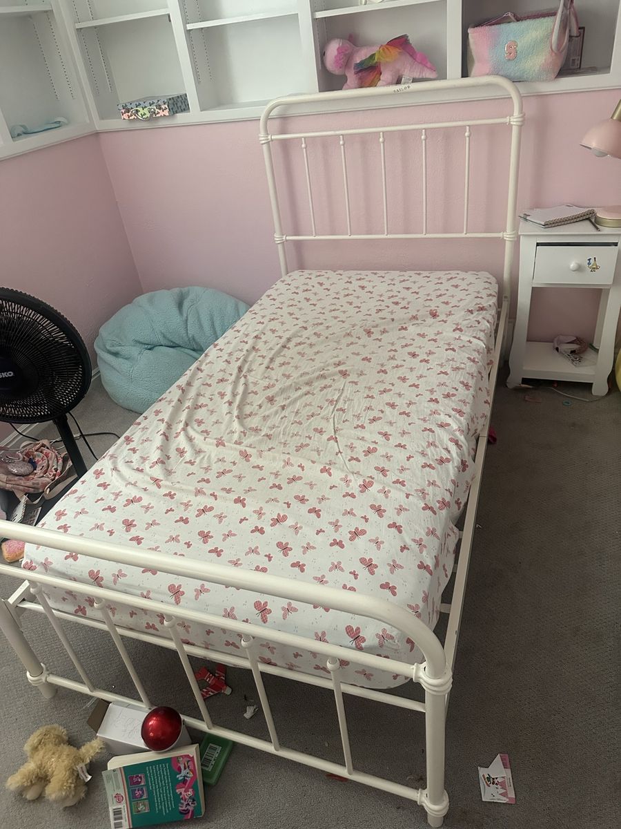 Twin size bed