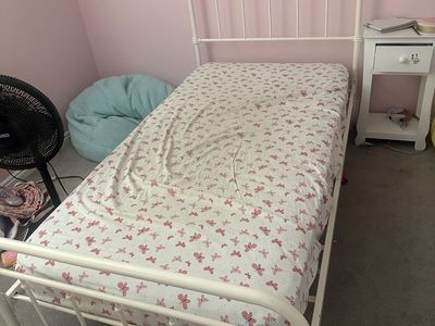 Twin size bed