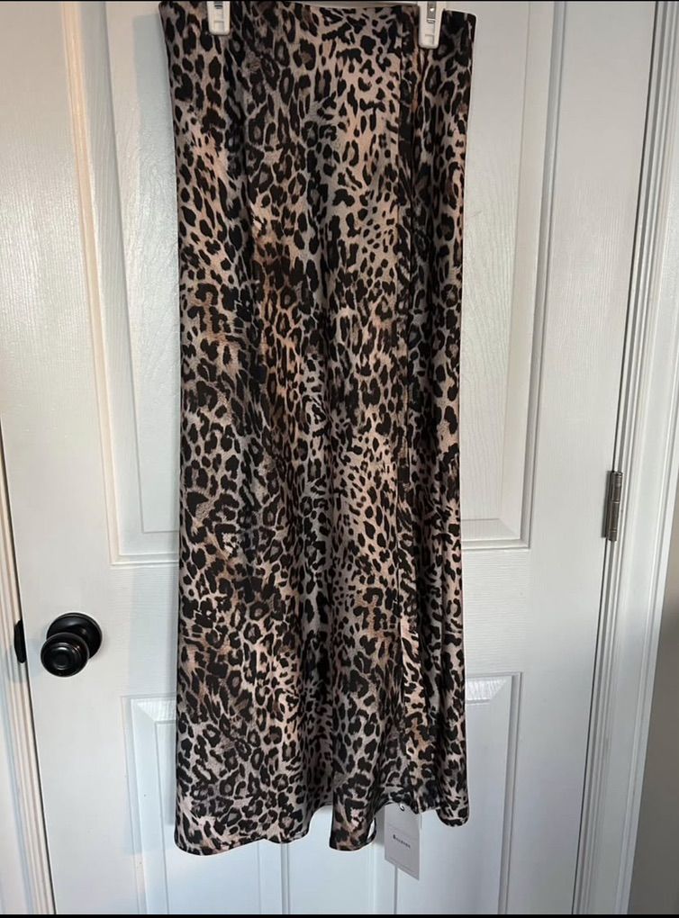 Leopard print long skirt