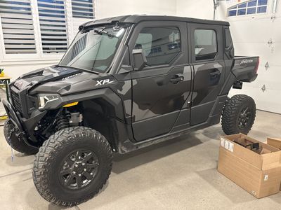 2026 (New 172 miles) Polaris Xpedition XP5 Northstar, 5 Passenger with open bed.