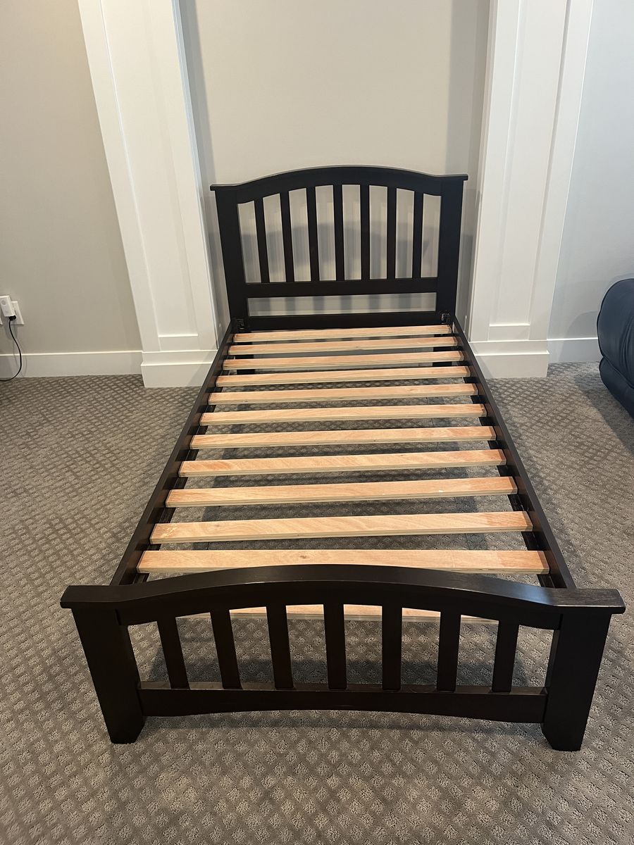 Twin bed frame/ bed slats