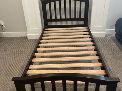 Twin bed frame/ bed slats