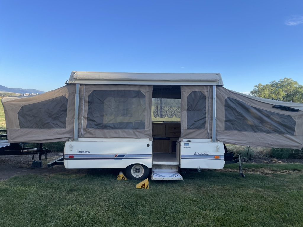 1988 Coleman Pop-up Tent Trailer