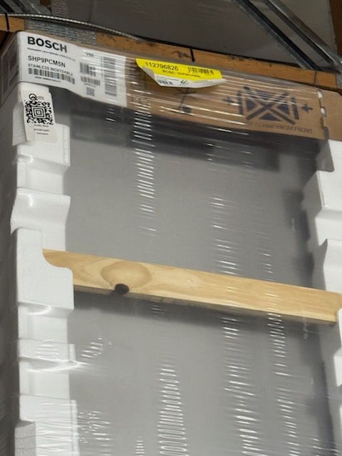 Boshe SHP9PCM5N Dishwasher *New In Box